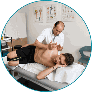 Seduta di terapia manuale in ambulatorio